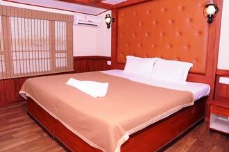 K V Houseboat, Alleppey 4